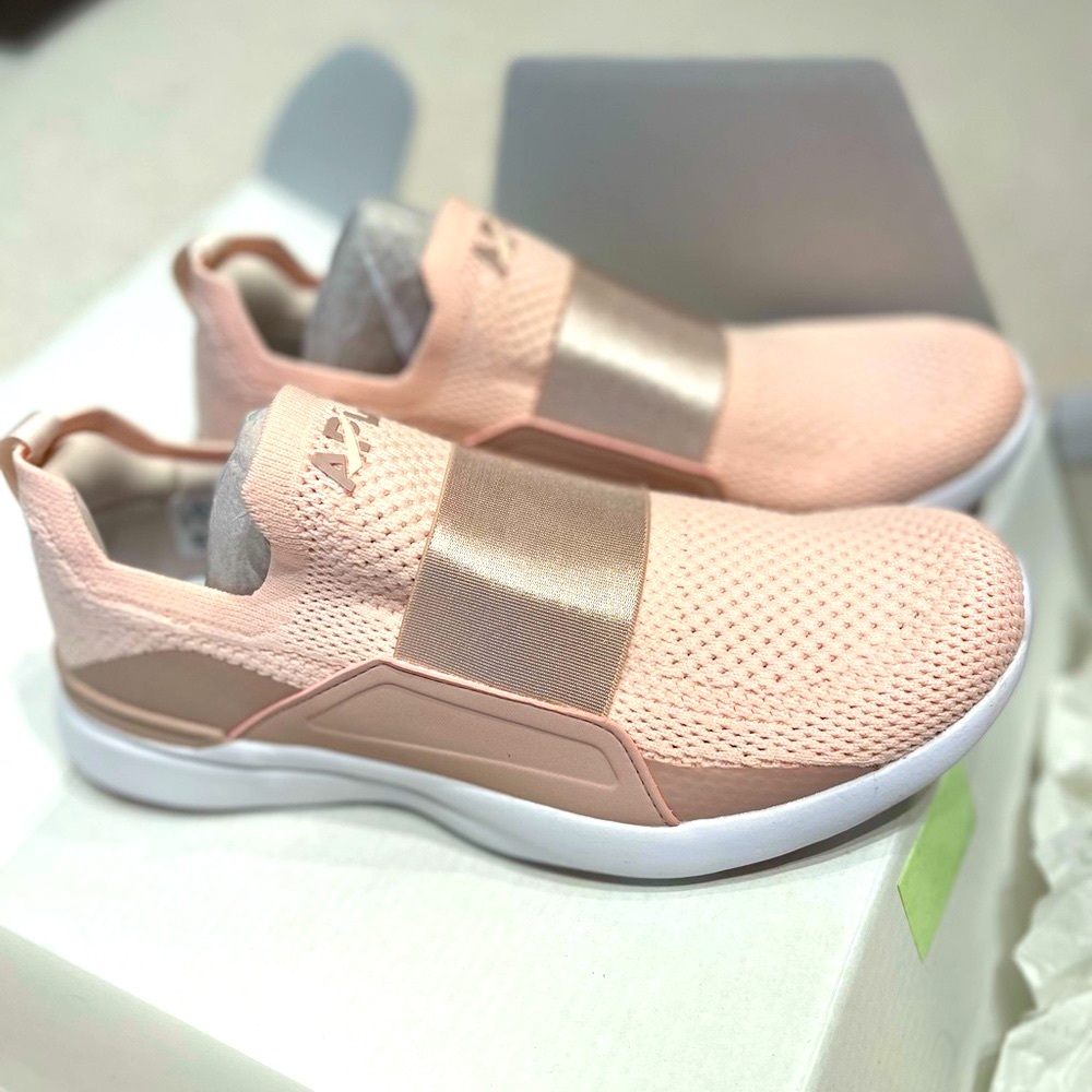 NEW APL Athletic Propulsion Labs Women's TechLoom Bliss Size: 7.5 Nude Rose Whte
